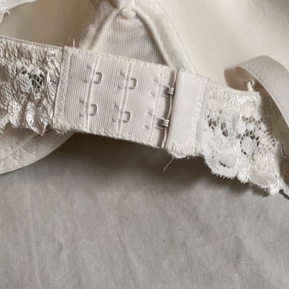 Cream Bra - Picture 2 of 6